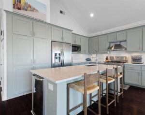 Dockside Dream Home for 10