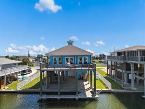 Dockside Dream Home for 10