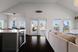 Dockside Dream Home for 10