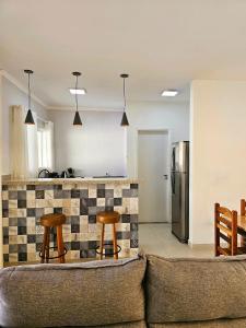 Encantadora casa com piscina à beira mar