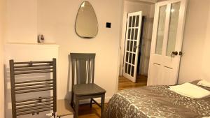 Cozy Guest Room in Basildon with Shared Facilities