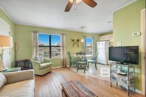 Dog Friendly Beach Access Sleeps 6 Hangout Nearby