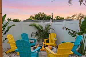 Family villa w pool cornhole & putting green