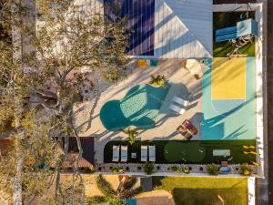 Family villa w pool cornhole & putting green