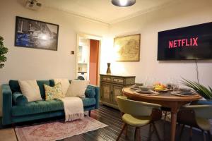 Modern 2BR near Tower Bridge WiFi & Self Check-in