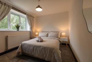 Brand New 3-Bed House - Walk to Stone Town Centre!