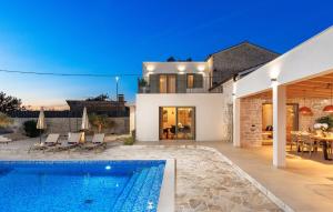 Awesome Home In Kanfanar