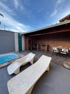 Lindo Apartamento Piscina e Praia - terreo