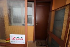 CHECK-INGANNI, sopra la metropolitana fianco CDI