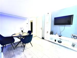 Kazinczy Apartment in Vibrant Area