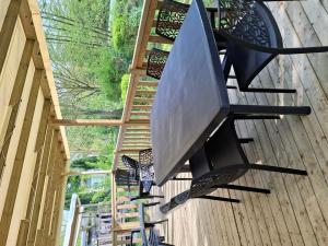 Mobil home confortable avec terrasse pour 6 personnes - API-1-52-1584