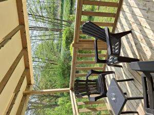 Mobil home confortable avec terrasse pour 6 personnes - API-1-52-1584