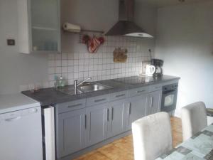 Gîte Confortable pour 4 Pers. avec Piscine et Terrasse - FR-1-744-53