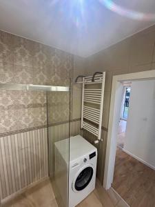 Słoneczne Mieszkanie na Parterze z Ogrodem