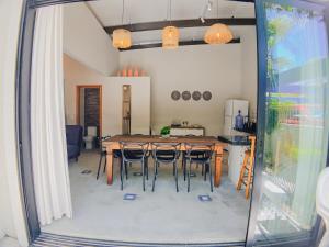 Casa espaçosa com 3 Suítes à 200m da Praia do Canto Grande