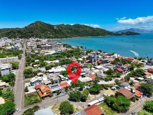 Casa espaçosa com 3 Suítes à 200m da Praia do Canto Grande