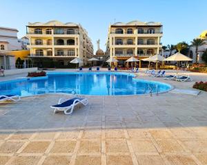 Beachfront luxury Palm Beach Piazza Private Beach