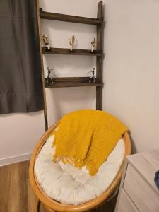 Cozy Upper 1-BDRM Downtown Smart & Stylish