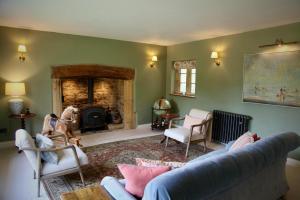 Spacious Cotswold Home for Groups, Country Escape