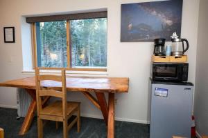 Ski in Ski out King Bed Suite Hotel Room Near Village