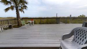 Oceanfront Ground Floor • Walk to Shops • Steps to Sand • Grand Strand I 1