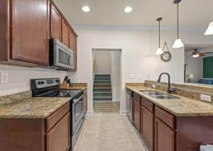 True Oceanfront 8BR • No Road to Cross • Sleeps 24 • Pool Elevator Tropical Dunes II