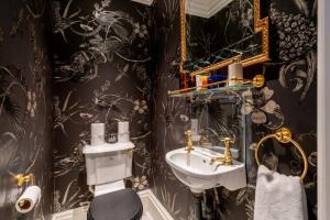 Chelsea-The Little Boltons-Luxurious 1DBL bedroom