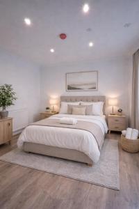 Stylish 3-Bed Home Sleeps 6 Modern & Spacious