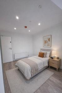 Stylish 3-Bed Home Sleeps 6 Modern & Spacious