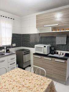 Cozy apartment, 3 bedrooms near the airport