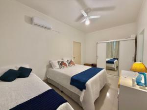 Pitangueiras, 1 quadra da praia, Apartamento para 5 pessoas com ar condicionado no quarto