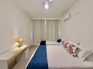 Pitangueiras, 1 quadra da praia, Apartamento para 5 pessoas com ar condicionado no quarto