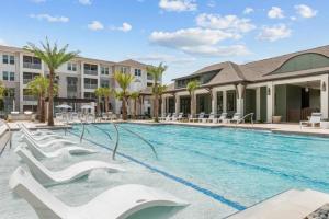 Landing Beautiful 1BD Pool Clubhouse