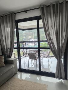 Excelente apartamento com 3 quartos disponíveis Palmas SC próximo a praia - 2 quartos e sala com ar condicionado