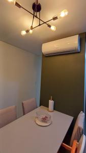 Excelente apartamento com 3 quartos disponíveis Palmas SC próximo a praia - 2 quartos e sala com ar condicionado