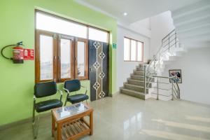 Hotel O Trimurti Palace