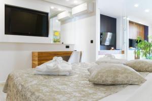 Apartments by the sea Brela, Makarska - 25095