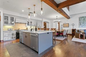 Ski-In Ski-Out 4BR Deer Valley Retreat condo