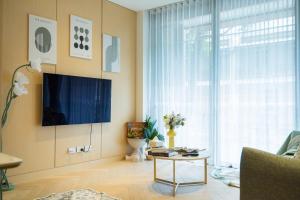 The Rocks, the heart of Sydney, 2 bedrooms, 2 bathrooms, 3 toilets, 1 parking space, magnificent viewing deck