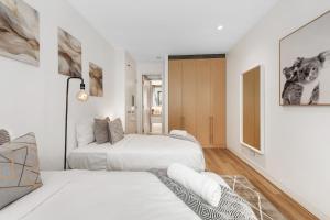 The Rocks, the heart of Sydney, 2 bedrooms, 2 bathrooms, 3 toilets, 1 parking space, magnificent viewing deck