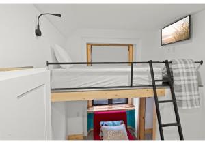 GSN Vine 1 - Boutique Micro-Suite