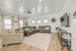 The Bison - New Cottage with Resort style pool and minigolf