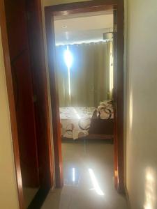 Quitinete com ar-condicionado no centro de Arraial do Cabo