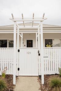 Vida Hamilton - 3 bed, 2 bath kids playground!