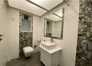 One bedroom cozy stay in shared apartment at Bandra