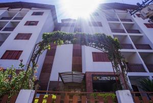 Apê 306 Reformado, central, com garagem, faça tudo à pé