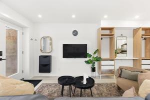 New Modern 1BR Basement Near Downtown FREE Parking
