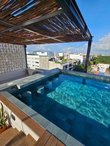 Apartment on 5th Ave with pool and paddle tennis court