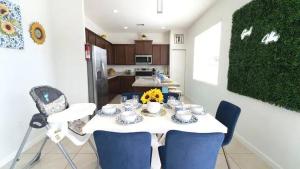 4BR Vacation Home with Spa, Pool, Outdoor BBQ&Patio