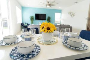 4BR Vacation Home with Spa, Pool, Outdoor BBQ&Patio